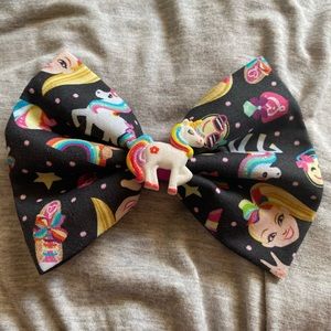 Jojo Siwa bow